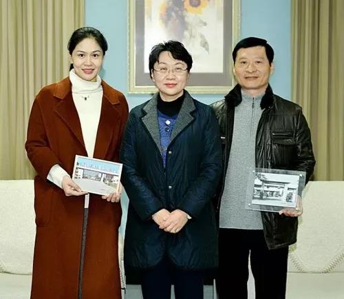 校领导会见上海天商校友会理事长曹国宝一行